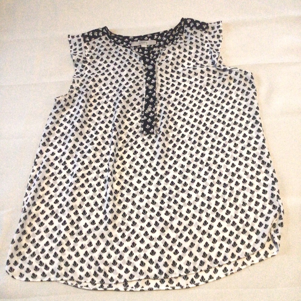 ‼️MOVING‼️ LOFT Flutter Sleeve Blouse Top. Sz. Medium. Black & White EUC - Picture 6 of 7